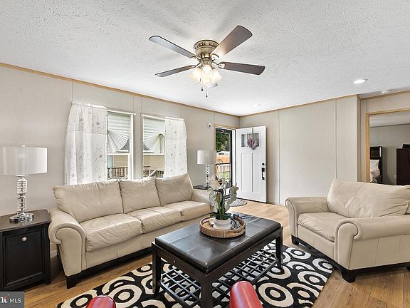 4th image of 23295 Martin Ln