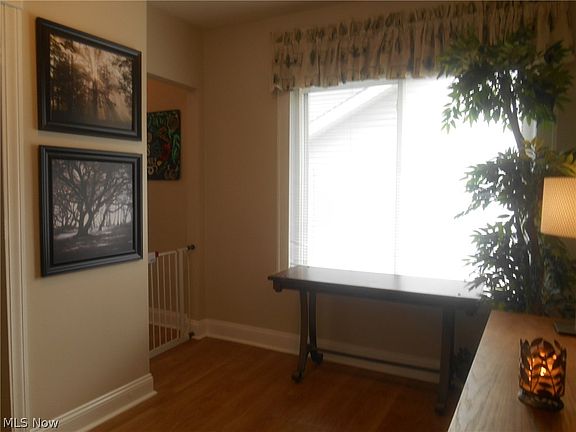 5th image of 335 Joseph St