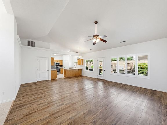 5th image of 740 W Lobo Ln