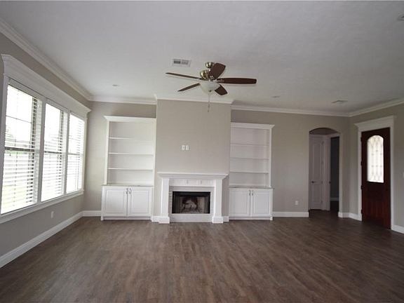 3rd image of 1475 Trisha Ct E