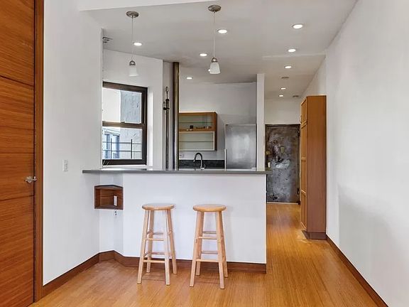 3rd image of 3692 Broadway APT 62