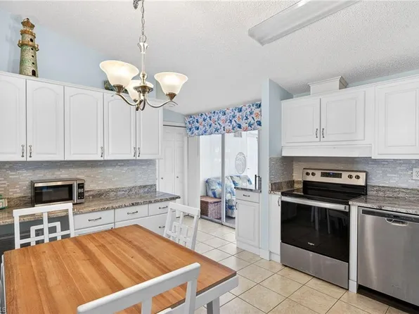 10390 Wales LOOP, BONITA SPRINGS, FL 34135