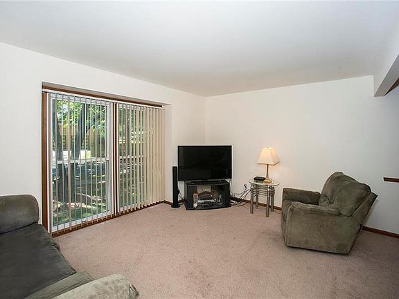 3rd image of 10418 Skiles Ave