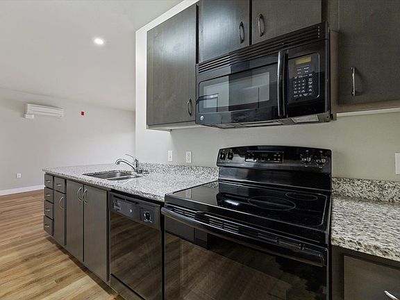 4th image of 951 E Front St #319