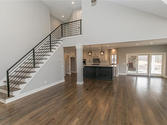 5th image of 1692 Bur Oak Dr