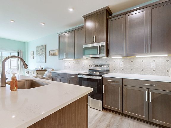 5th image of 308 Camargue Ct