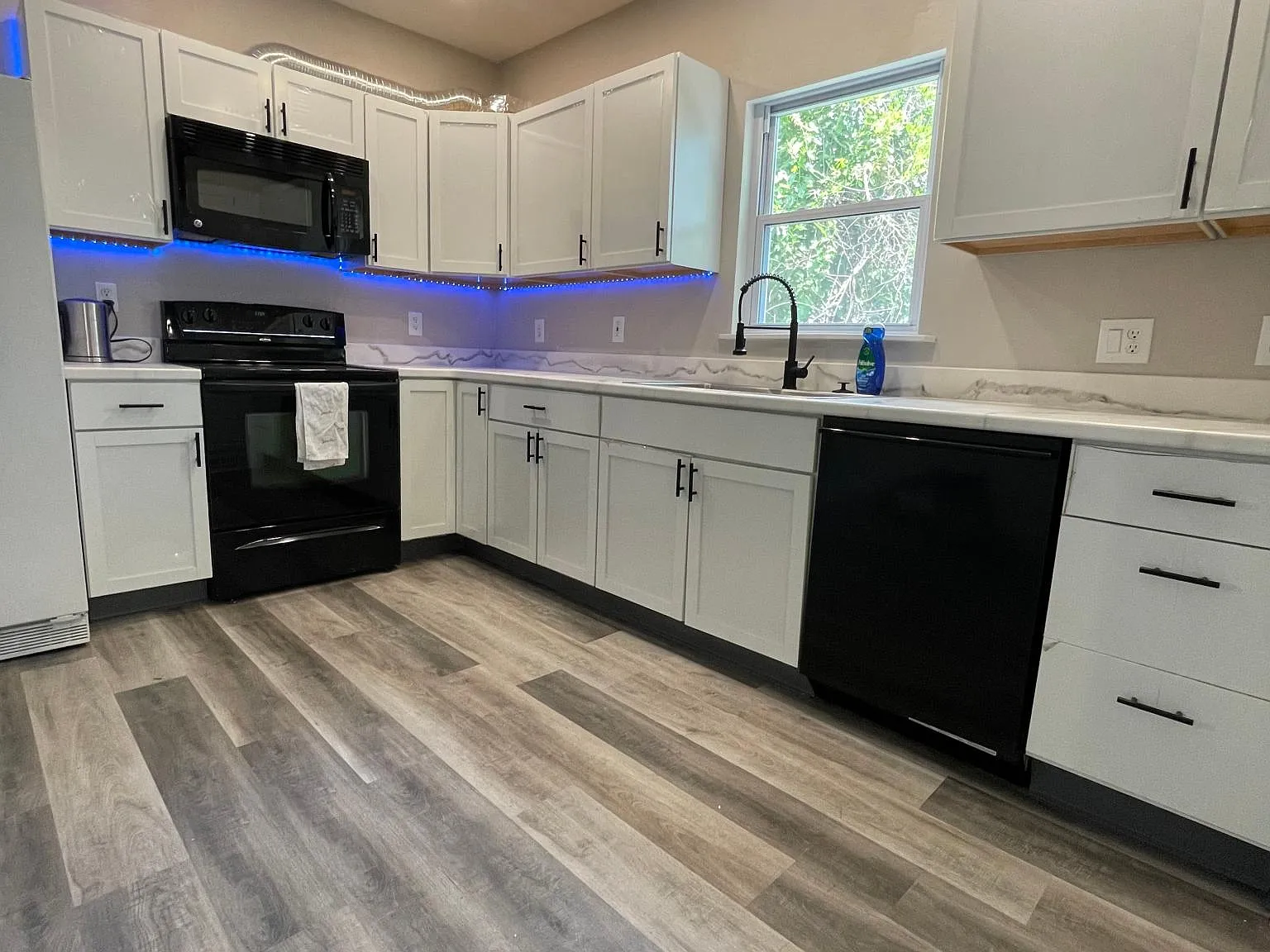 11 E Beale Ave — Photo 1