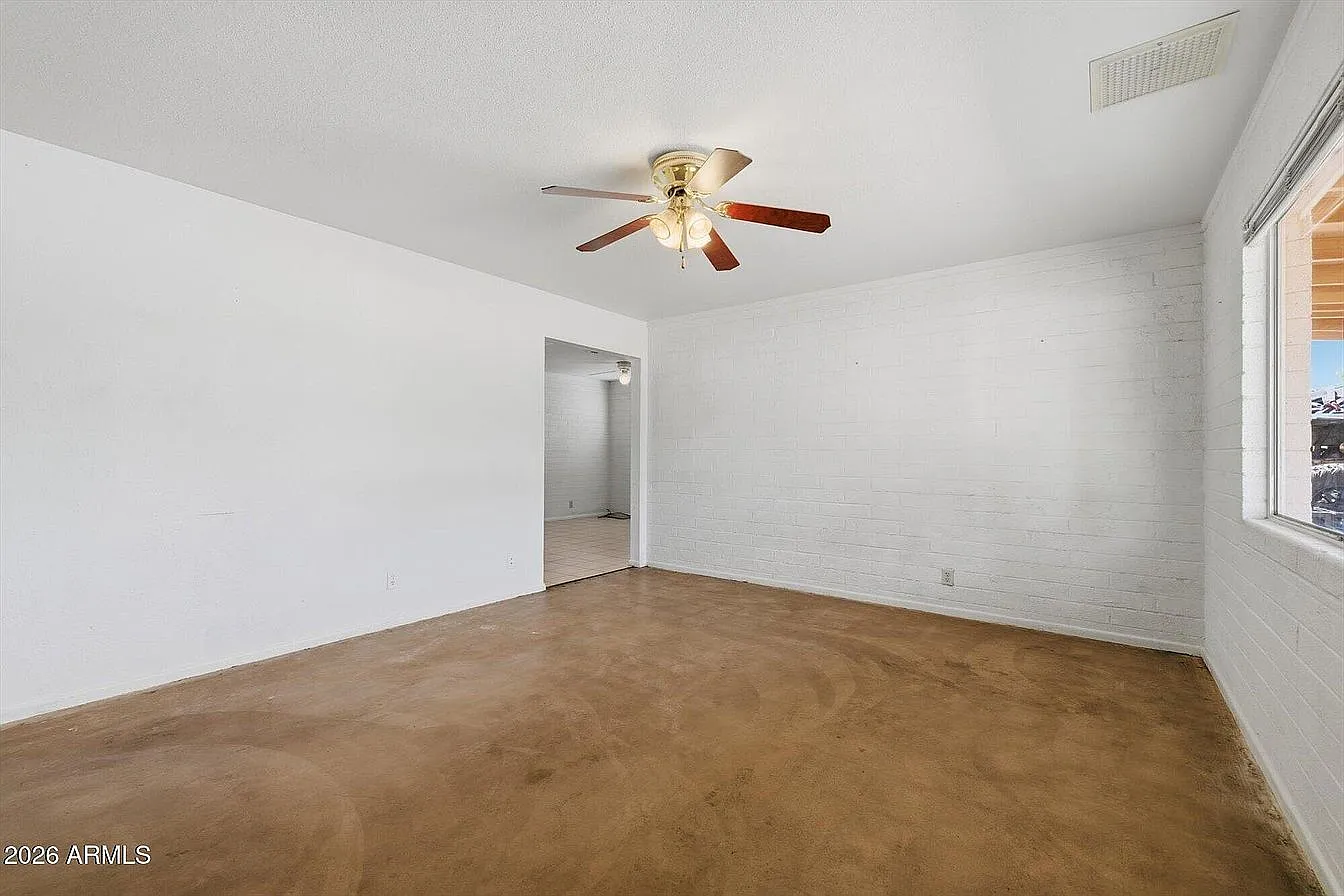 3 bed, 1353 sqft, $2,400 — Photo 3