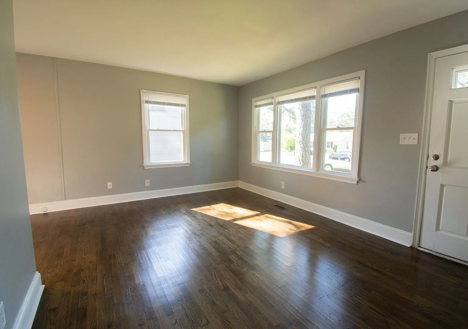 Haymount Home-2 Bedroom 1 Bathroom- Dogs Allowed! — Photo 3