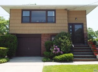 1740 Aladdin Ave, New Hyde Park, NY 11040
