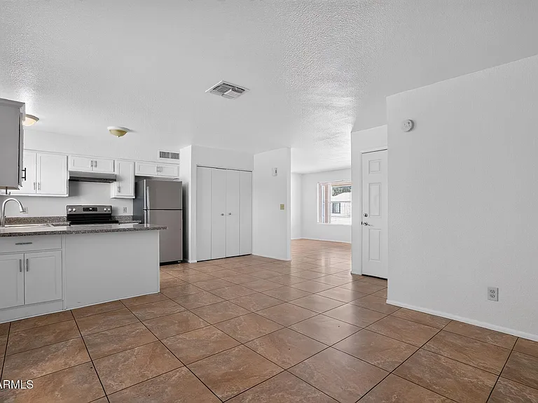 6320 W Carol Ave — Photo 1