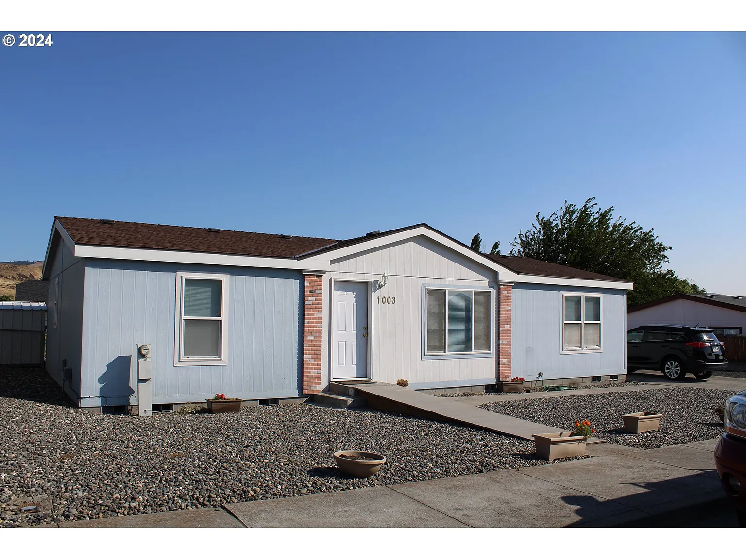 1003 Floral St photo 1