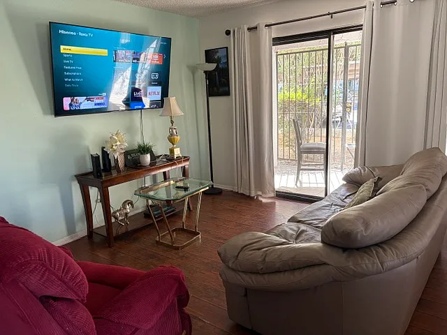 2 bed, 945 sqft, $2,000 — Photo 4