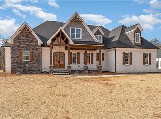 7611 Pemberley Dr, Oak Ridge, NC 27310