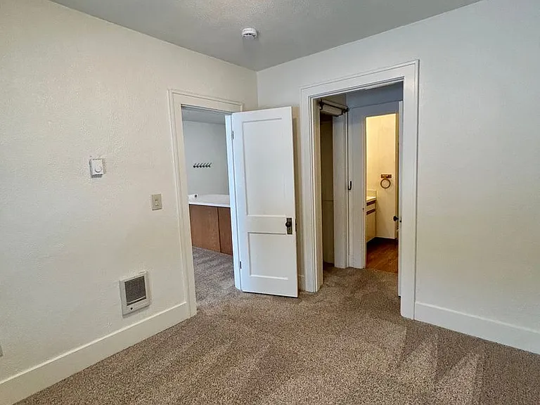 241 High St NE — Photo 15