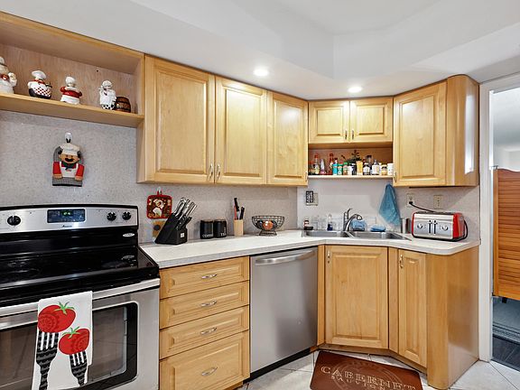 5th image of 3475 Broken Woods Dr #207