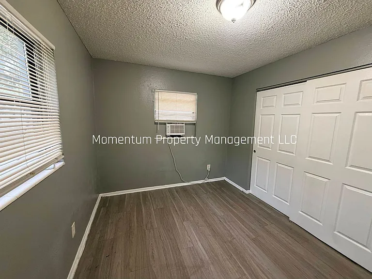 10401 N 11th St #B — Photo 7