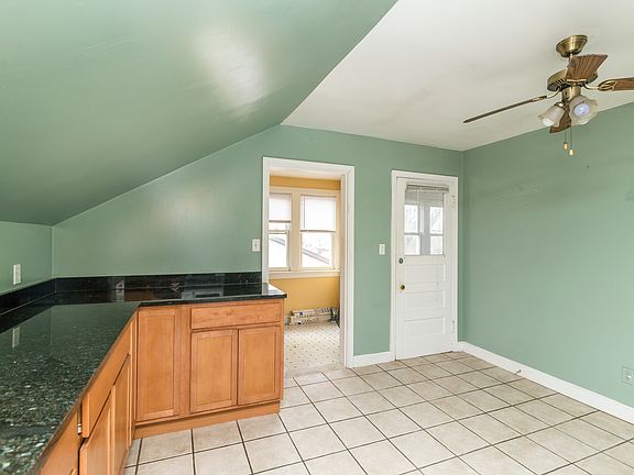 4th image of 704 Arlington Ave