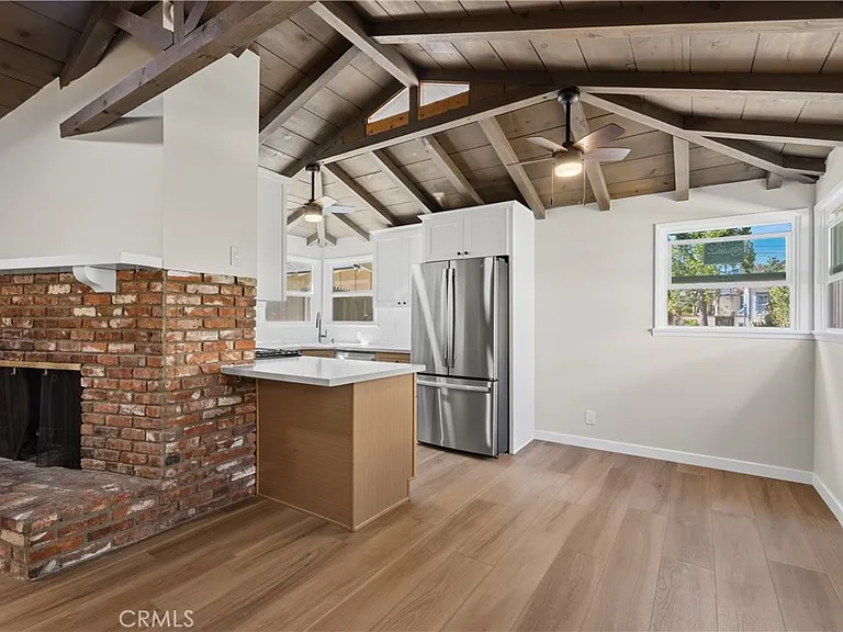 450 W 2nd St — Photo 18