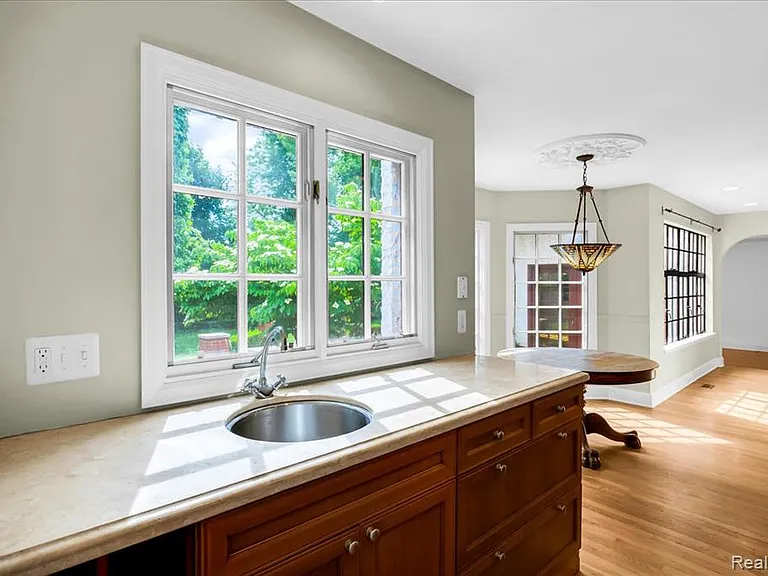 455 Linden Rd — Photo 22
