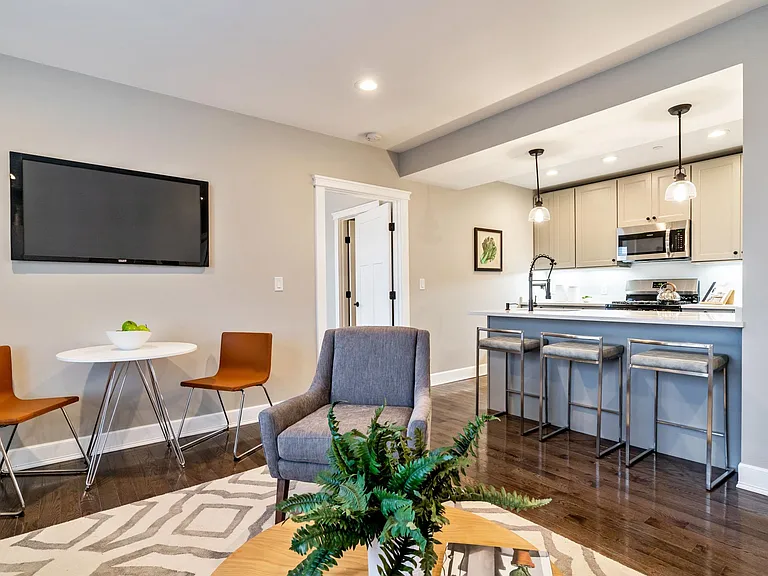 312 Spring St #402 — Photo 18