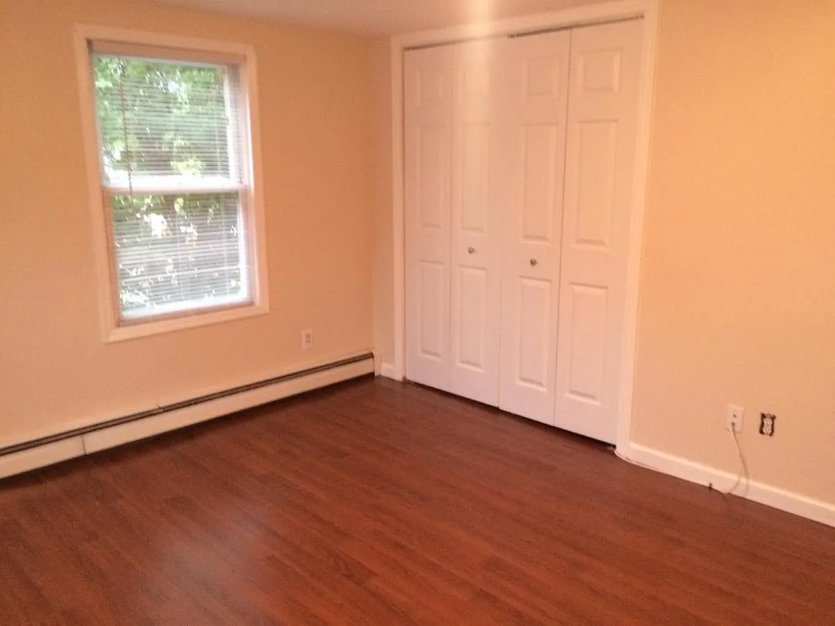 105 South Road — Photo 3