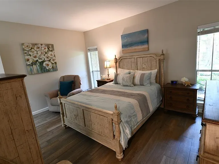 2100 Tanglewilde St #515 — Photo 8