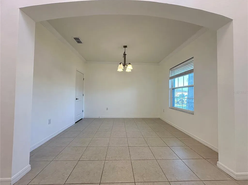 5 bed, 3.5 bath, 2768 sqft, $2,775 — Photo 4
