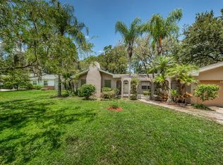 1108 Lady Guinevere Dr, Valrico, FL 33594
