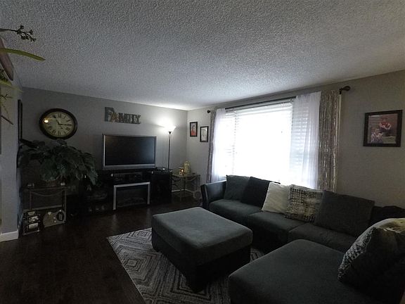 4th image of 135 Hillcrest Dr
