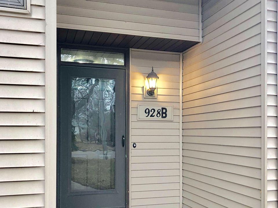 1st image of 928 Meadowview Dr #B