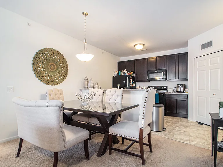 1043 E Summerfield Glen Cir — Photo 4