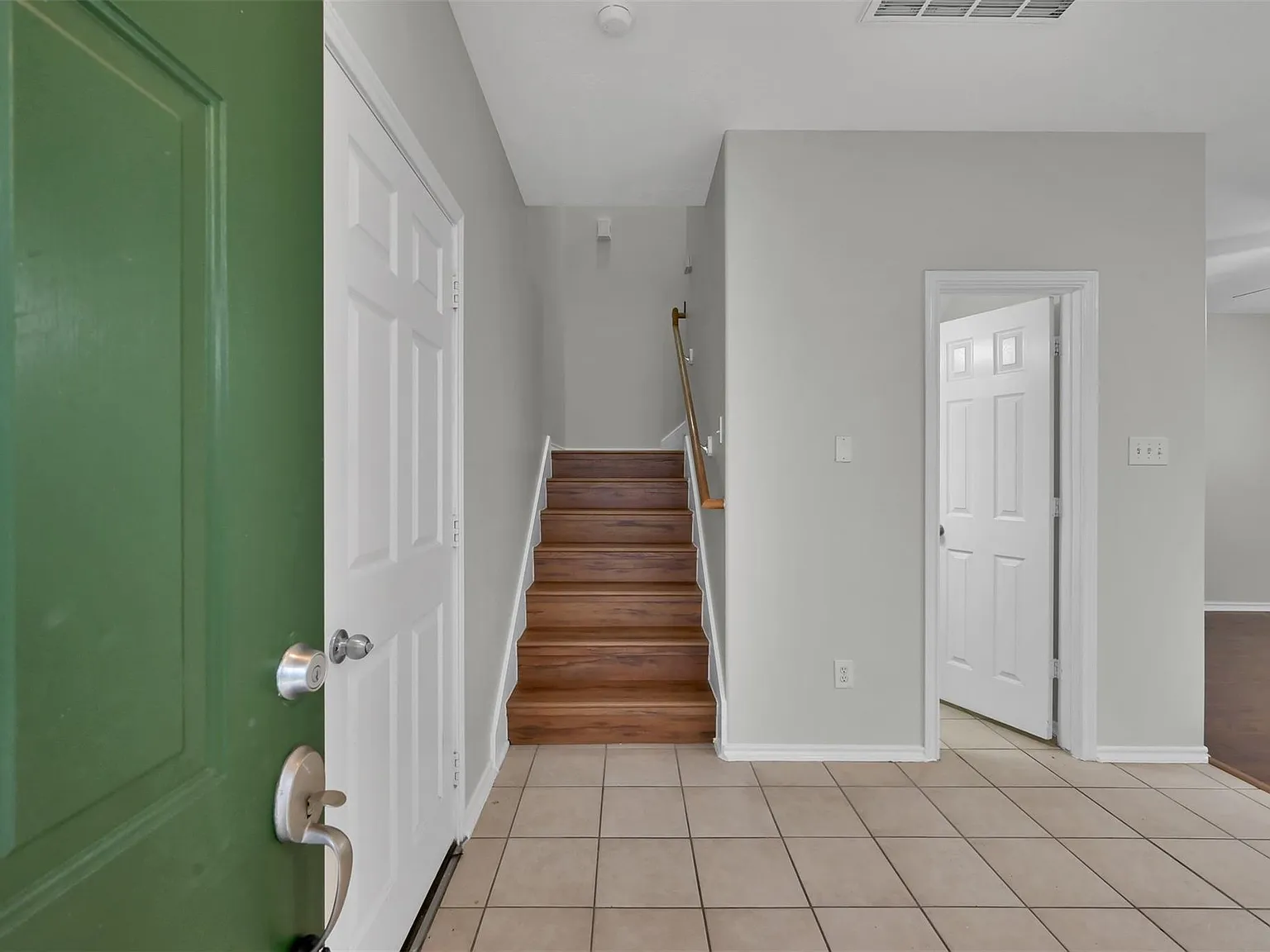 3 bed, 2.5 bath, 1512 sqft, $1,800 — Photo 3