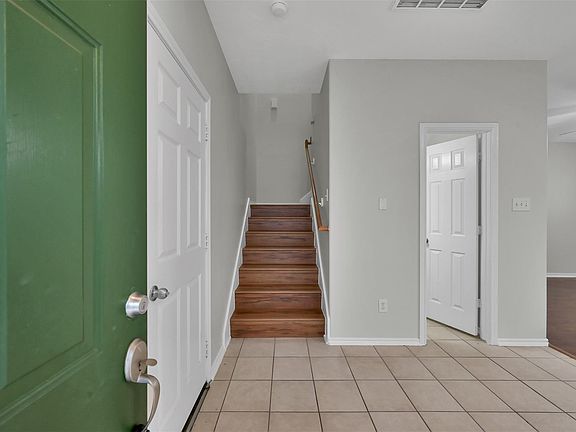 3rd image of 214 W Stedhill Loop