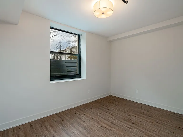 875 Michigan Ave — Photo 61