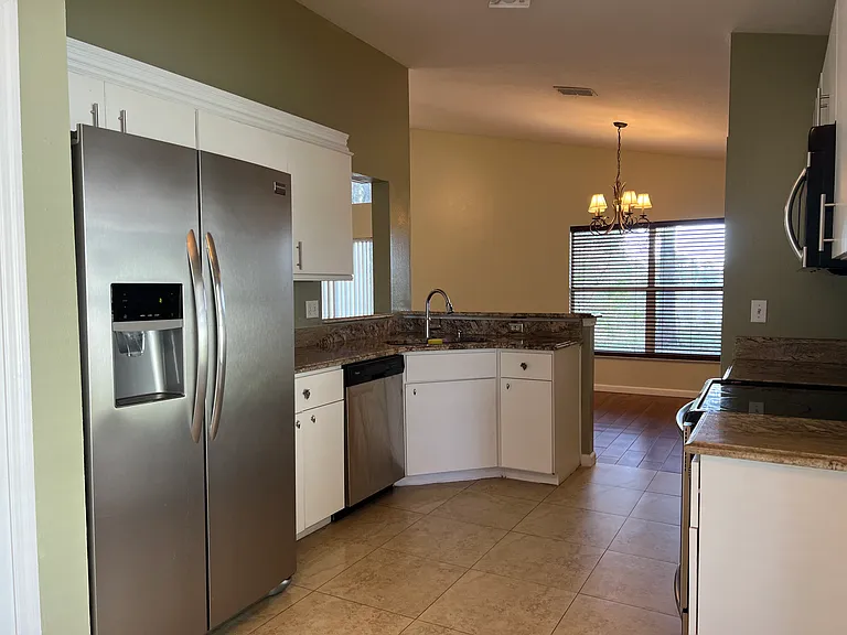 760 N Lake Ave — Photo 8