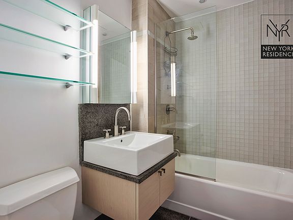 5th image of 120 Greenwich St APT 7J