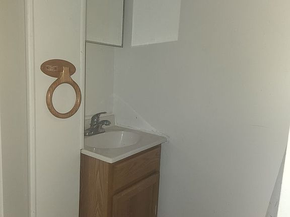 4th image of 1033 Fuller Ave