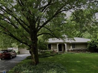 W378N5905 Valley Rd, Oconomowoc, WI 53066