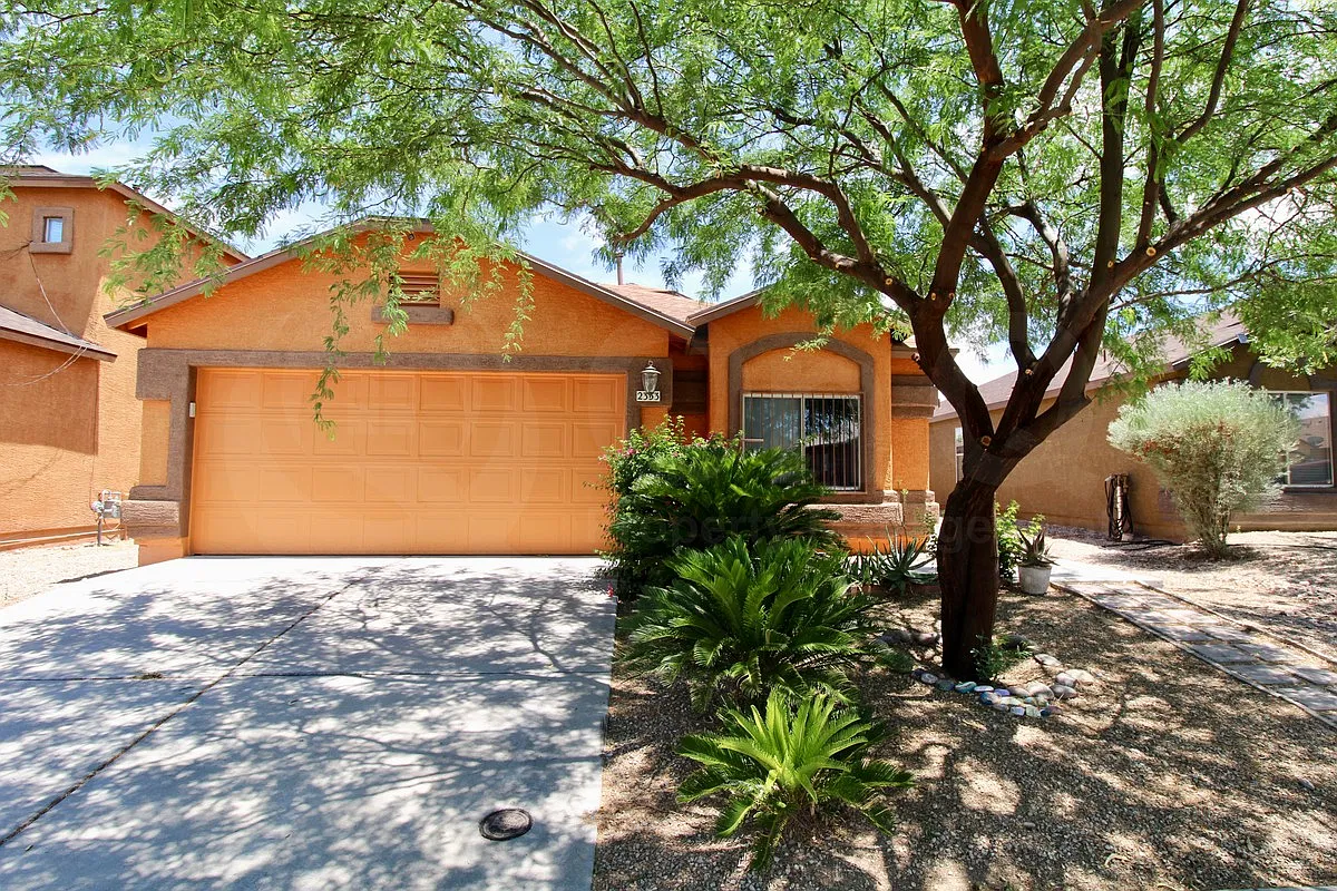3 bed, 2.0 bath, 1247 sqft, $1,799 — Photo 1