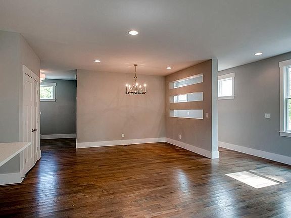 5th image of 604 Douglas Ave