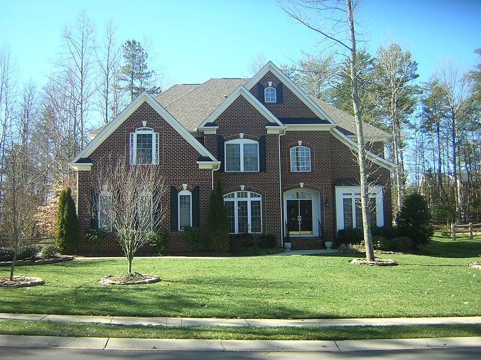 Great Schools/Low Taxes and mins to Lake Wylie