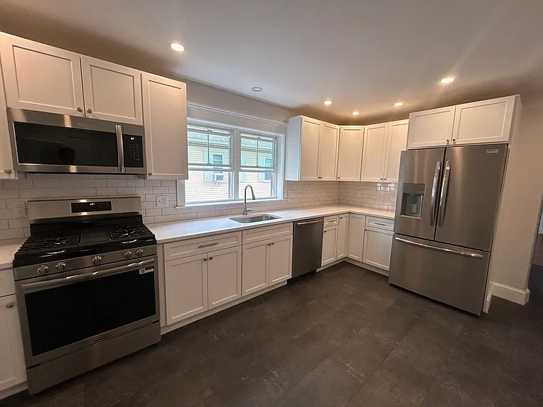 89 Woods Ave #1 — Photo 3