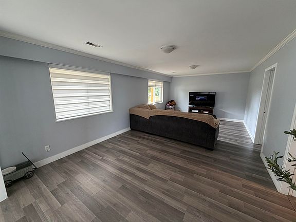 4th image of 5237 12th Ave