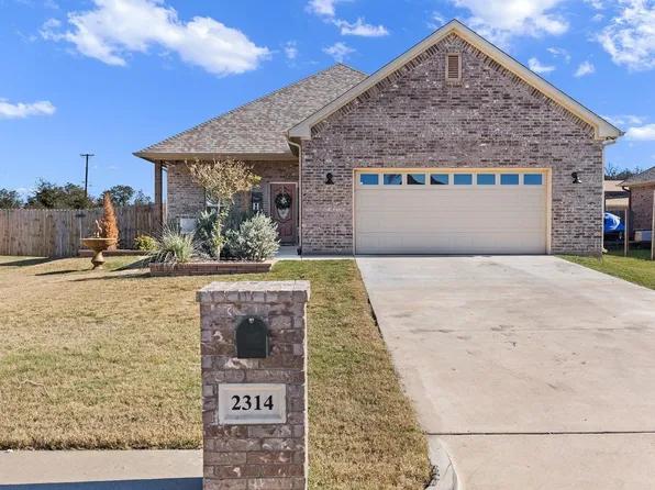 2314 Springhill Ct, Mineral Wells, TX 76067
