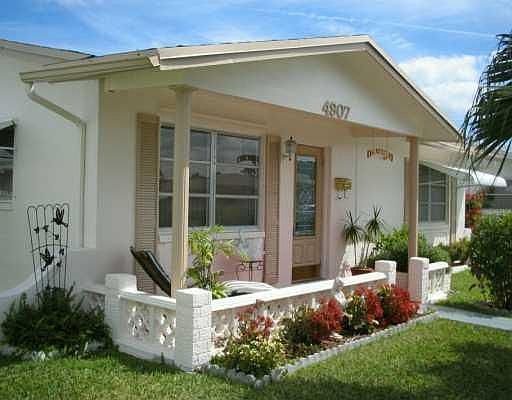 COVERED FRONT PORCH
