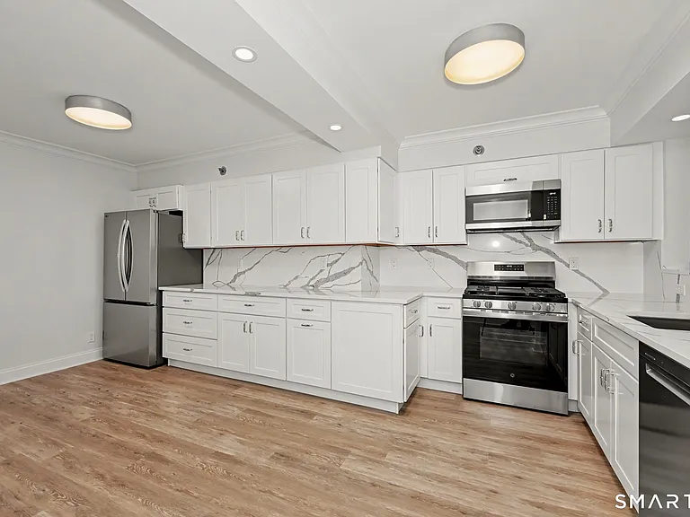 25 Forest St #11A — Photo 6