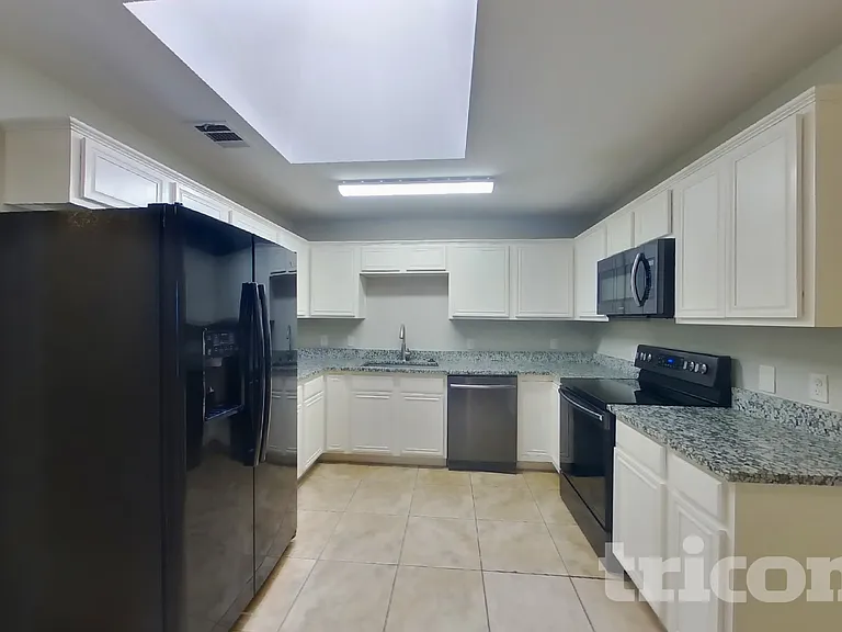 413 Rustic Grove Ln — Photo 7