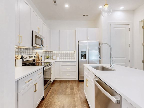 3rd image of 514 Herringbone Ct
