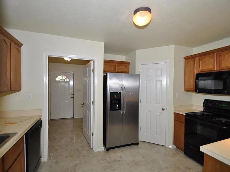 1702 Anaconda Trl — Photo 4